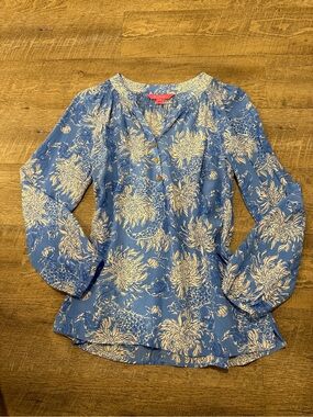 Lilly Pulitzer Blue and White Floral V-Neck Blouse Elsa Silk Top